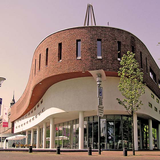 800px-Cultuurcentrum_Van_Beresteyn_Veendam_muziekschool_VVV Theater van Beresteyn Veendam Orkest op maat!